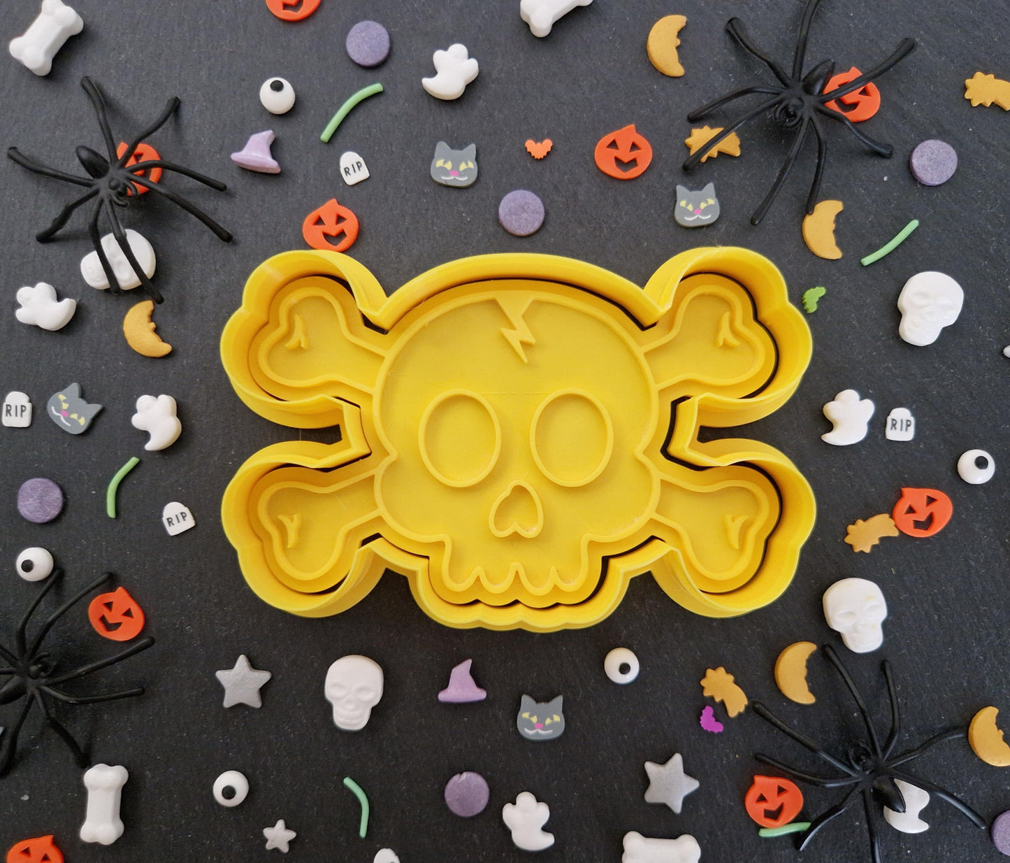 Halloween Skull & Bones Cookie Cutter