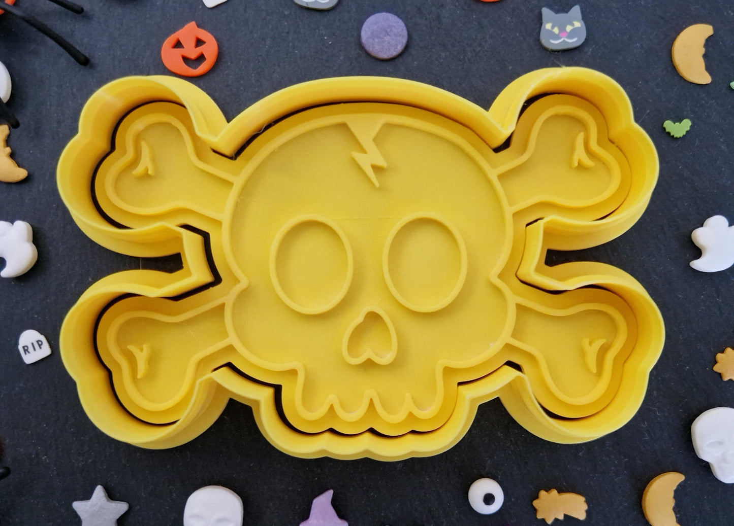 Halloween Skull & Bones Cookie Cutter