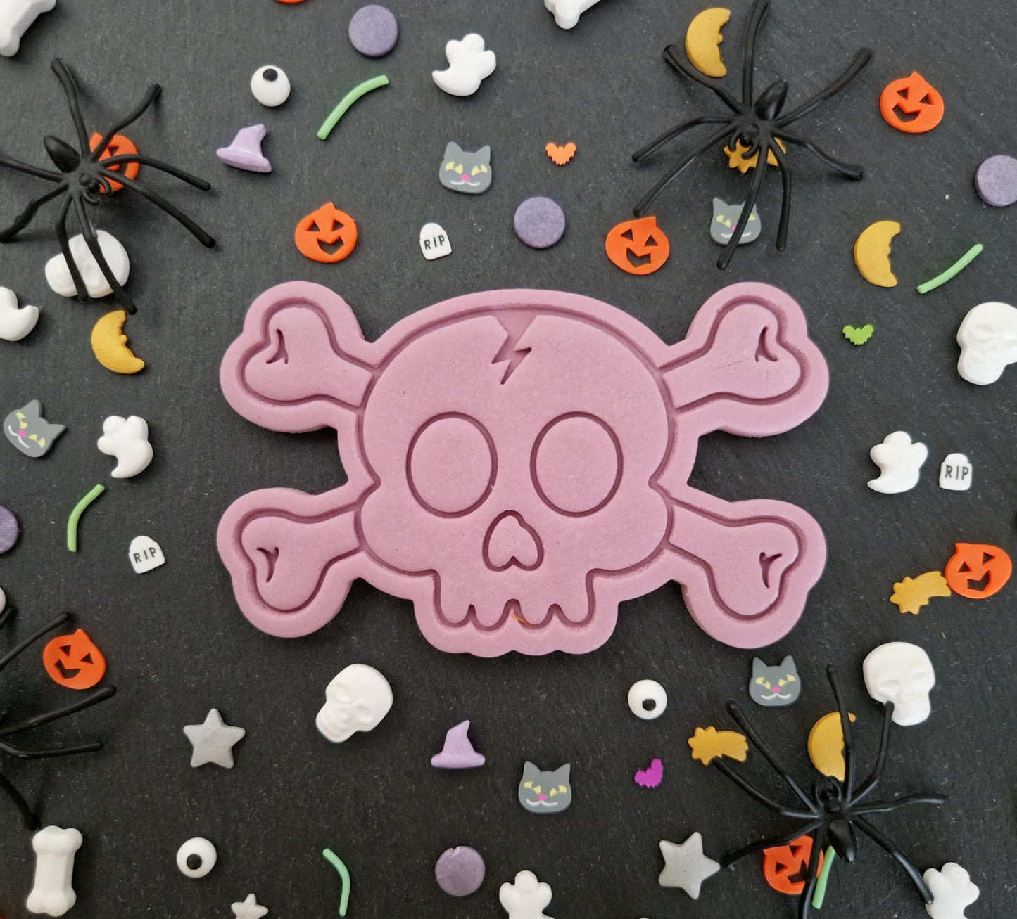 Halloween Skull & Bones Cookie Cutter