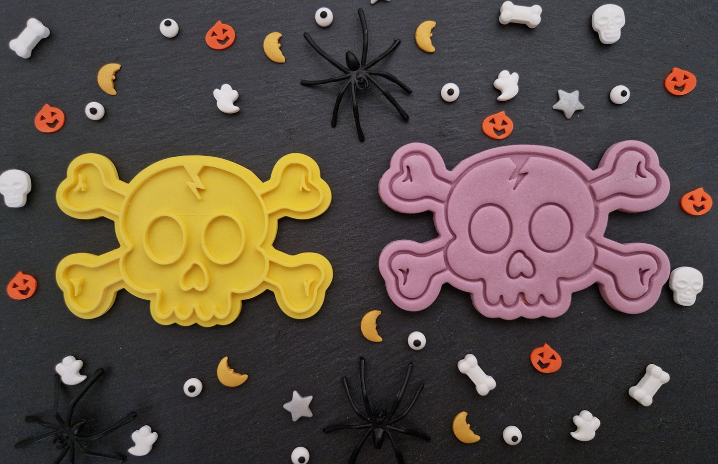 Halloween Skull & Bones Cookie Cutter