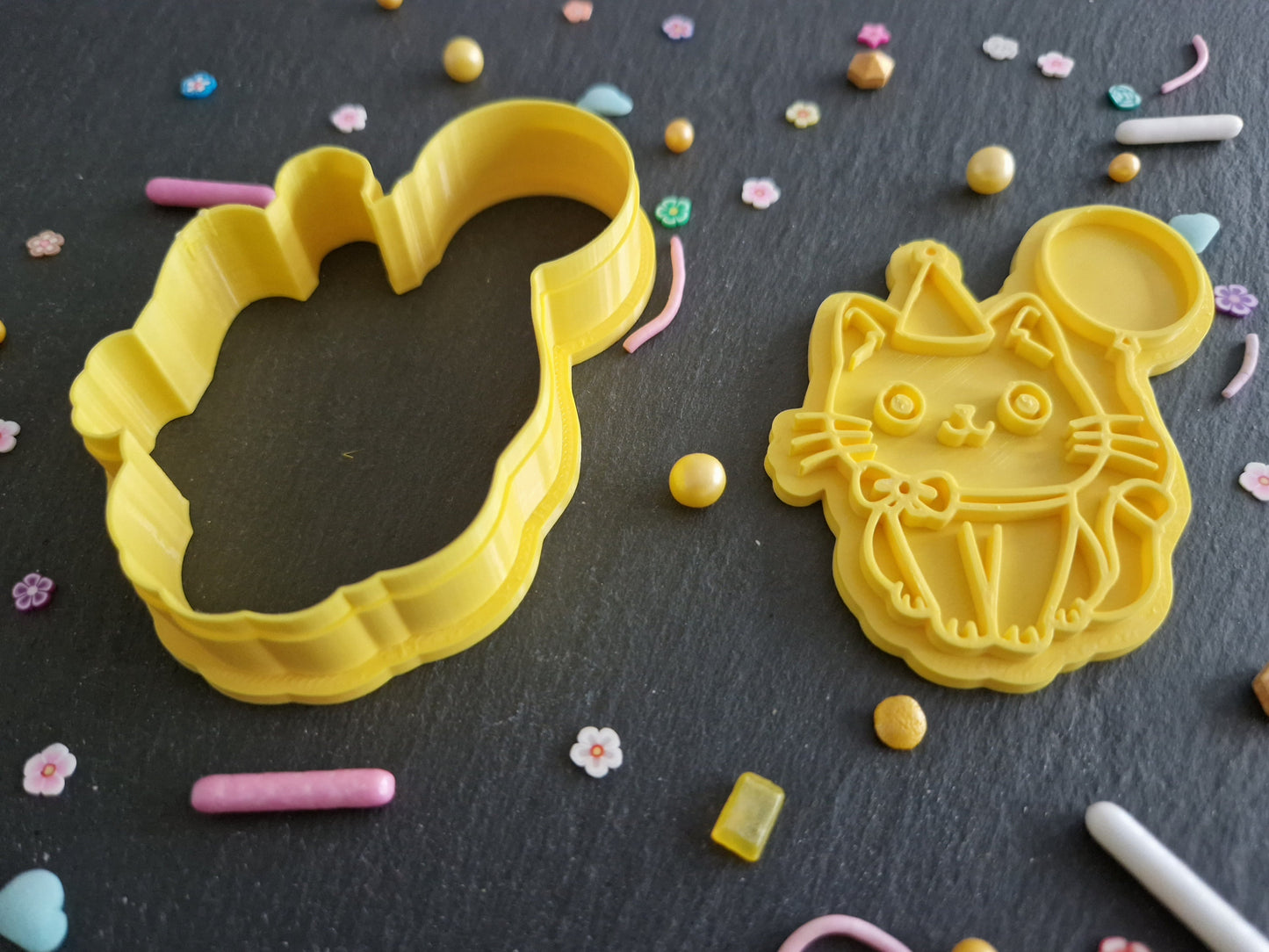 Cat with Balloon Cookie Cutter